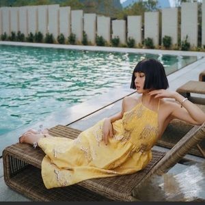 Bloggers favorite Zara stretchy dress